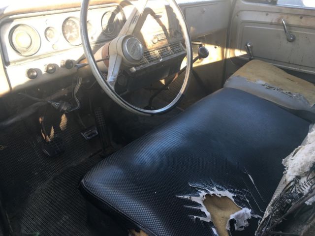 1964 gmc suburban 305ci v6 manual drive now! great patina cruiser! runs well!