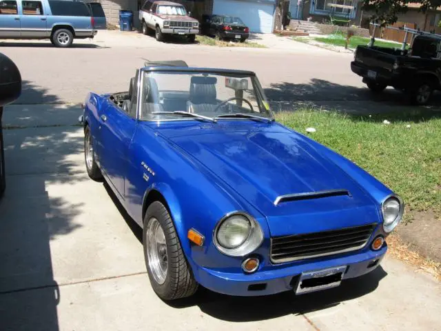 1970 datsun 1600, metallic blue
