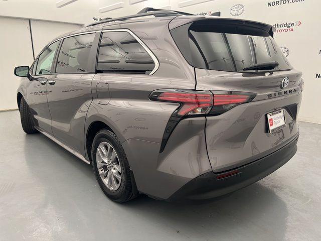 2022 toyota sienna xle 8 passenger
