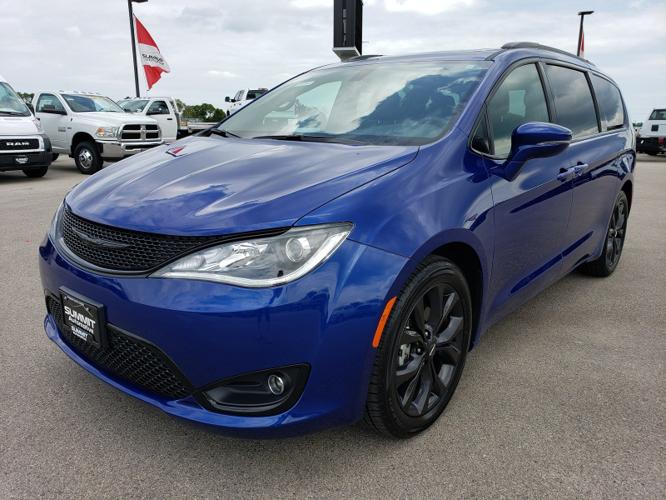 used 2019 chrysler pacifica limited fond du lac, wi 54937 for sale in fond du lac, wisconsin