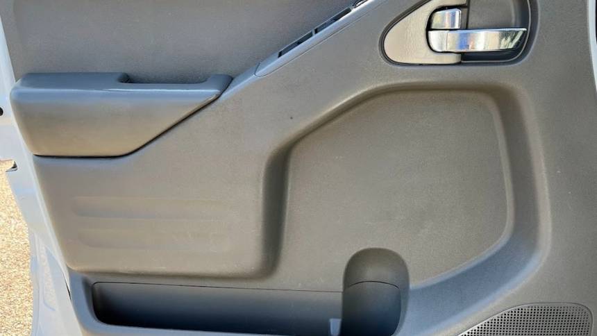 2016 nissan frontier sv