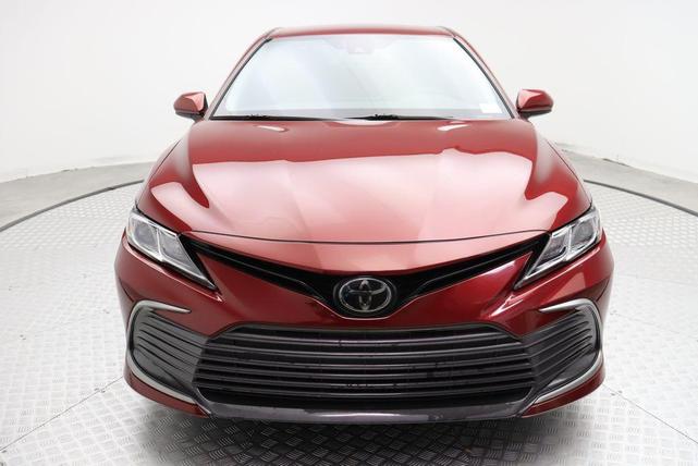2022 toyota camry le