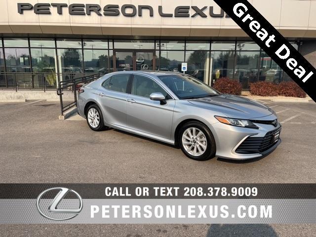 2022 toyota camry le