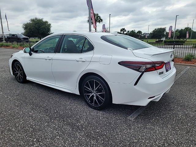 2022 toyota camry se