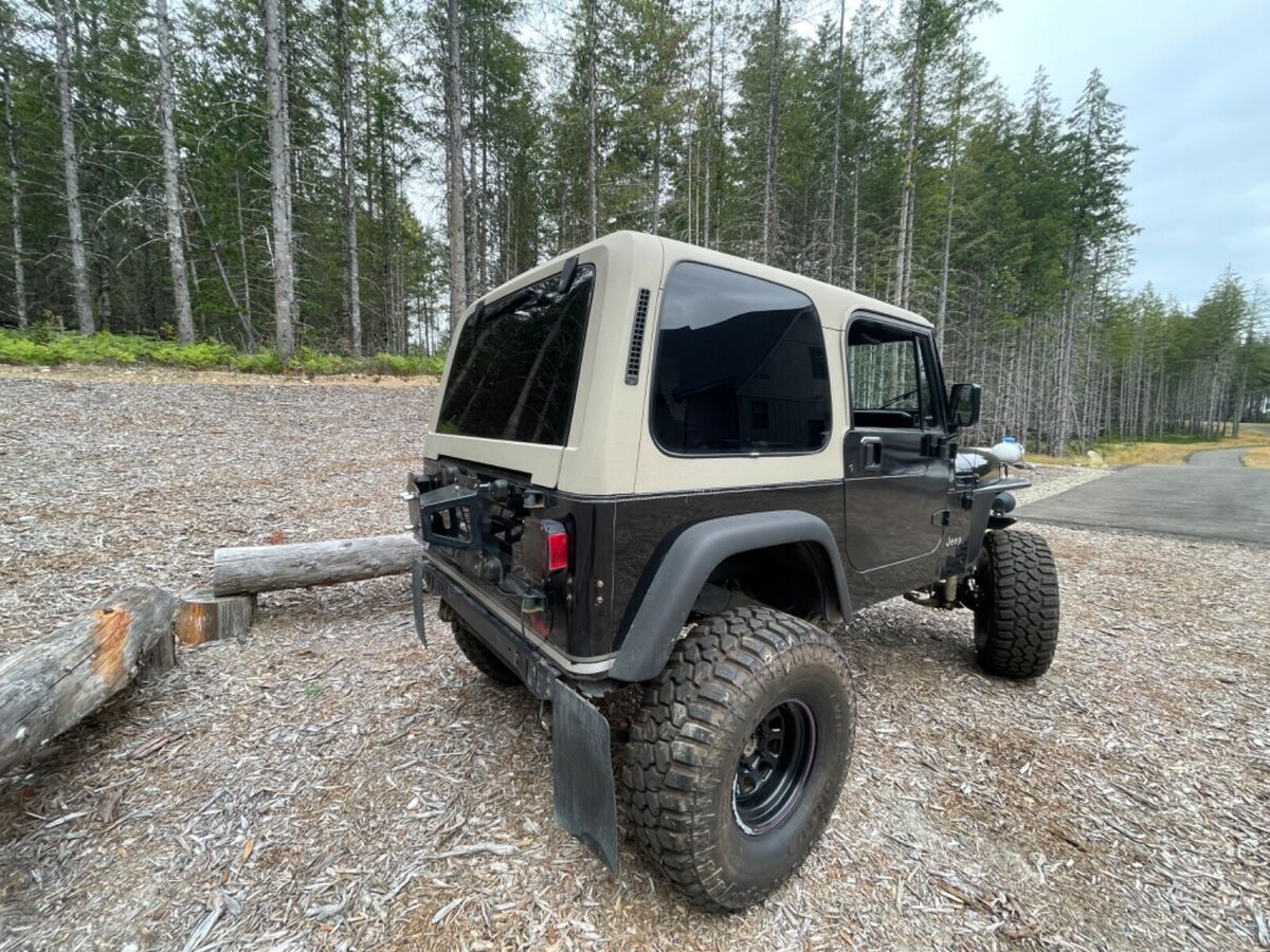 1993 jeep wrangler yj, 4 wheel drive, 4.0, manual, 5 speed. runs well!