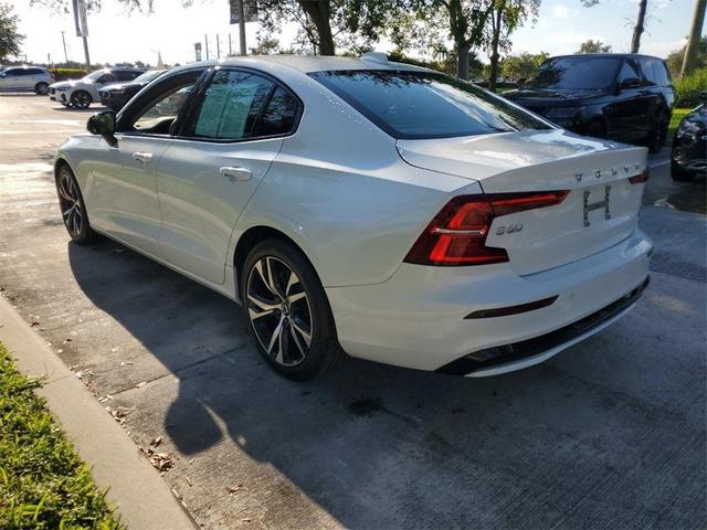 2024 volvo s60 b5 core dark theme