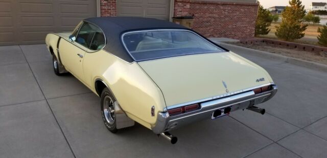 1968 olds 442 holiday coupe with 4spd manual and a/c matching numbers