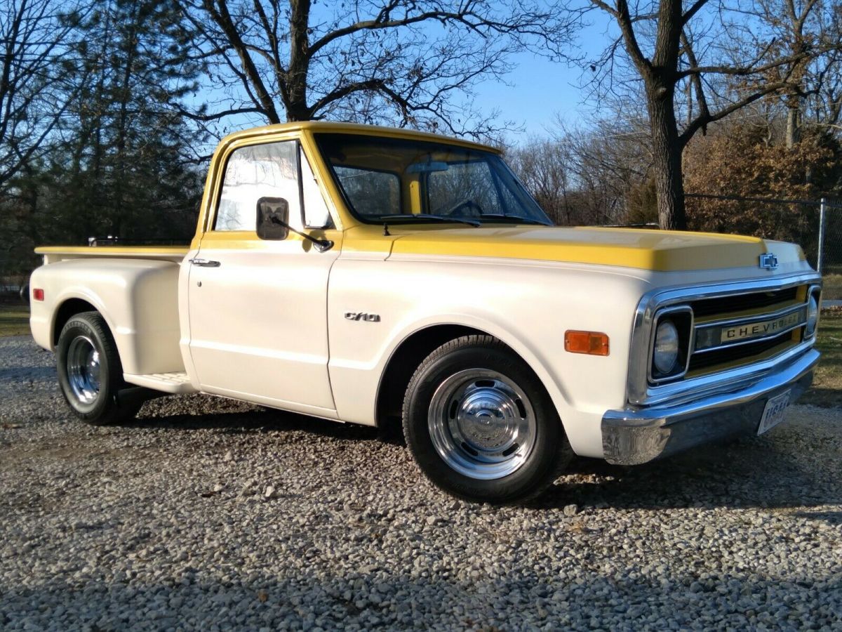 1970 chevy c10 shortbed stepside pickup truck