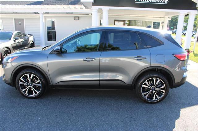 2022 ford escape se