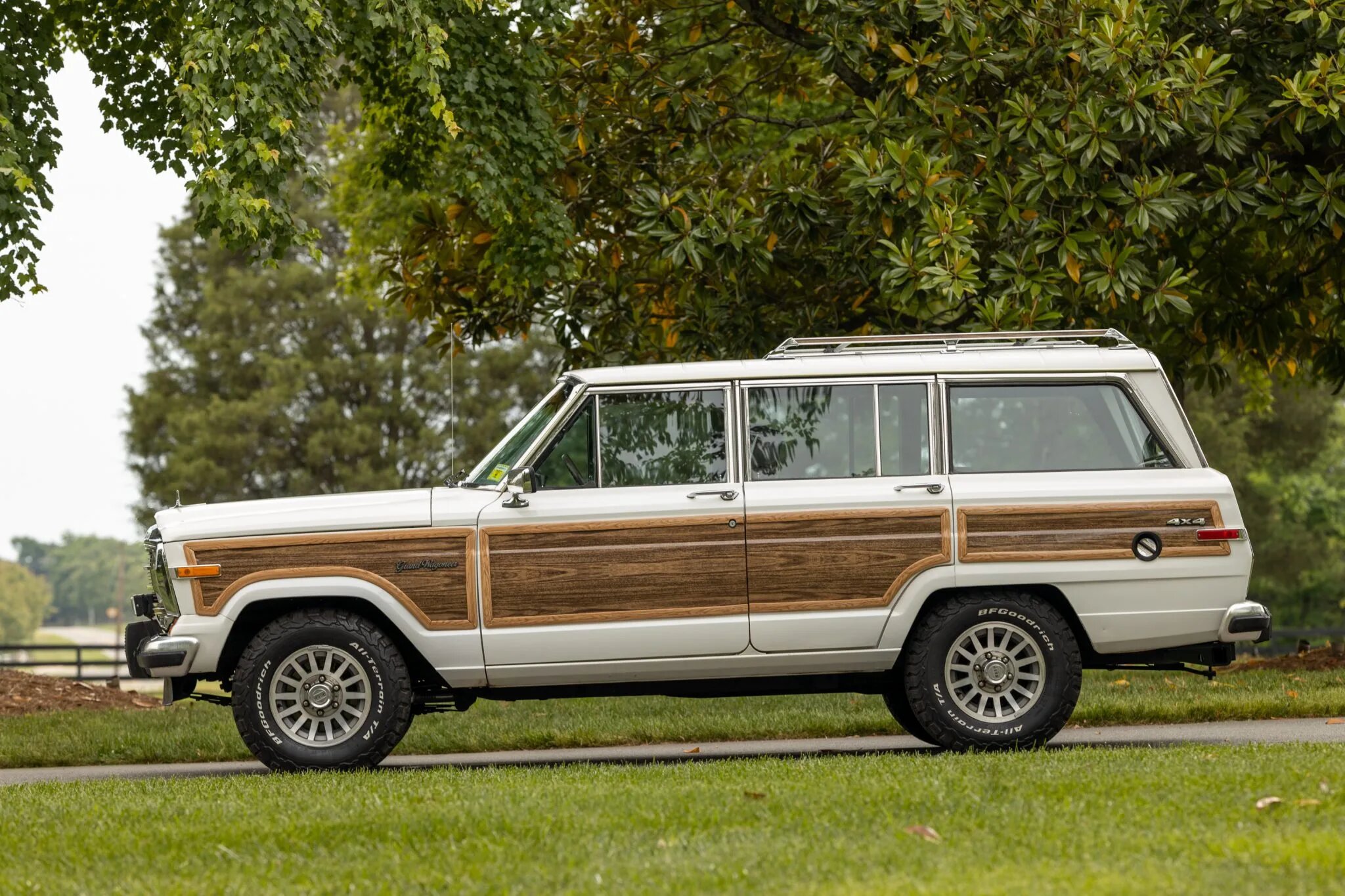 jeep grand wagoneer