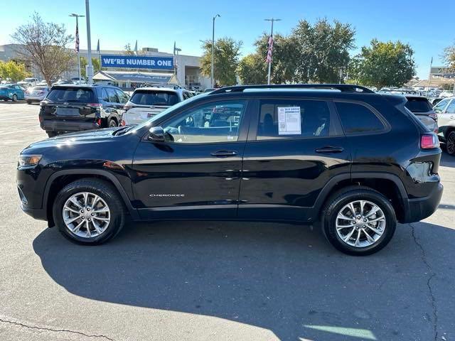 2022 jeep cherokee latitude lux