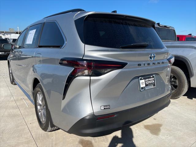 2024 toyota sienna le
