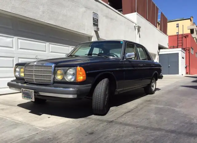 beautiful midnight blue exterior, well maintained, in great condition