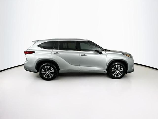 2022 toyota highlander hybrid xle