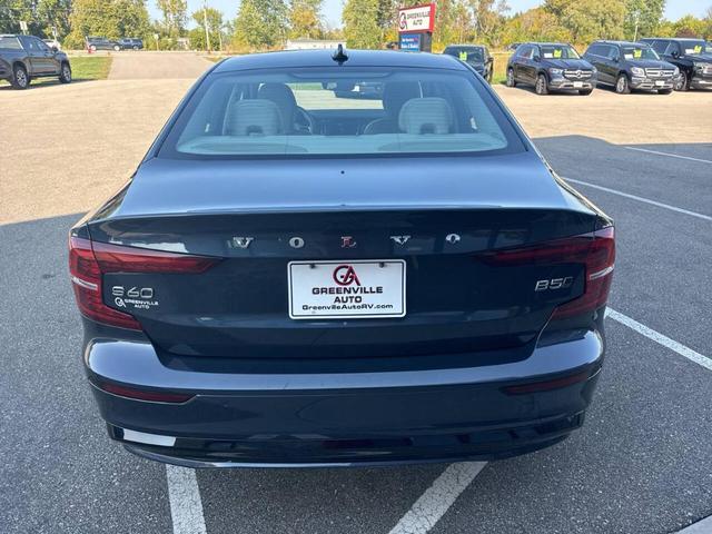 2024 volvo s60 b5 core dark theme