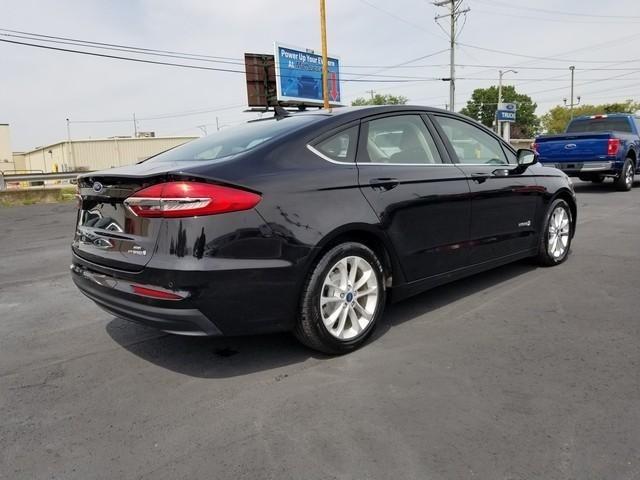 2019 ford fusion se