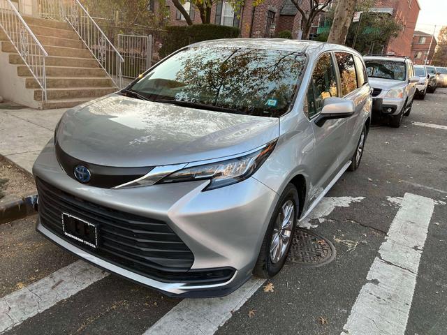 2021 toyota sienna le 8 passenger