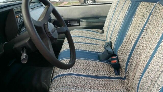 1993 chevrolet cheyenne 6 cylinders two doors large bed