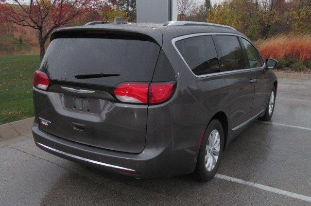 2019 chrysler pacifica touring-l