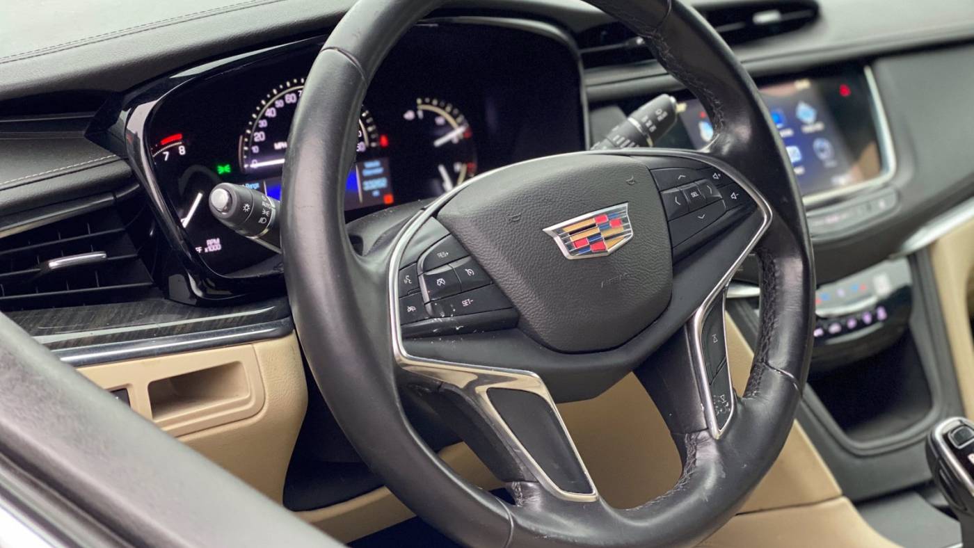 2017 cadillac xt5 base