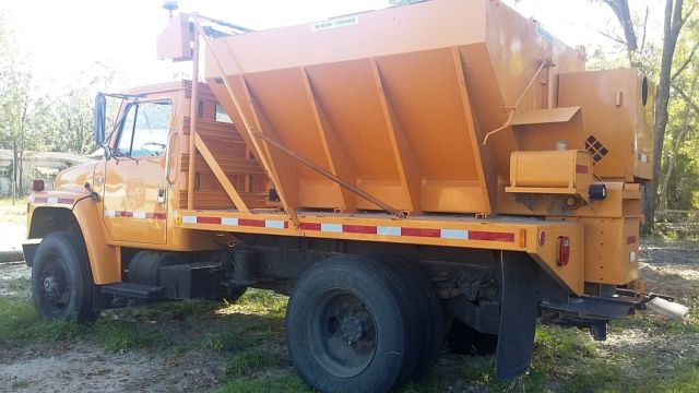 international s1900 with swenson spreader 100k miles