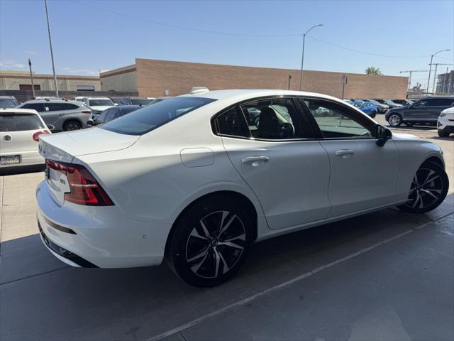2024 volvo s60 b5 plus dark theme