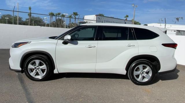 2022 toyota highlander le