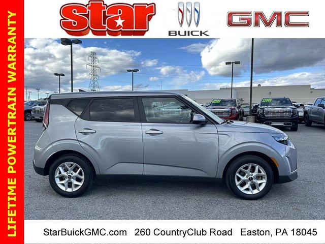 2023 kia soul lx