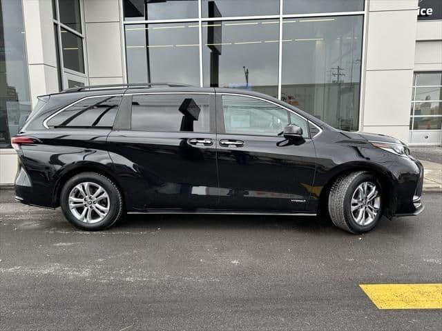 2021 toyota sienna xse in clarence, new york