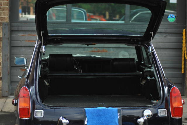 1972 purple mgb gt - interior in great condition