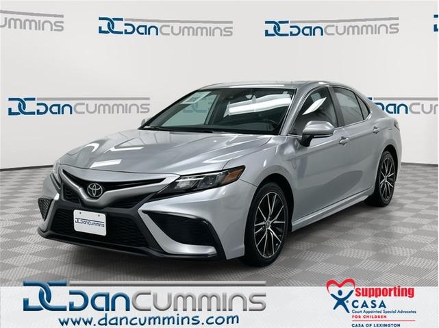 2022 toyota camry se