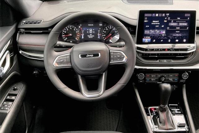2023 jeep compass trailhawk