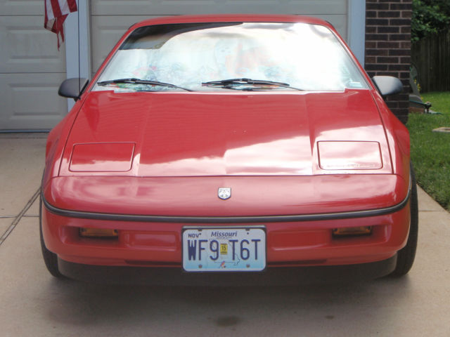 1988 pontiac fiero se with 180 h.p. quad four and 5-speed getrag manual transmsn