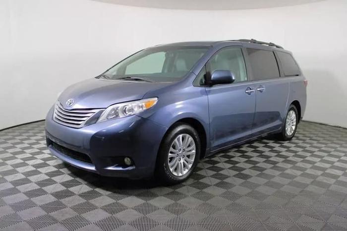 2017 toyota sienna xle minivan 4d in philadelphia, pennsylvania