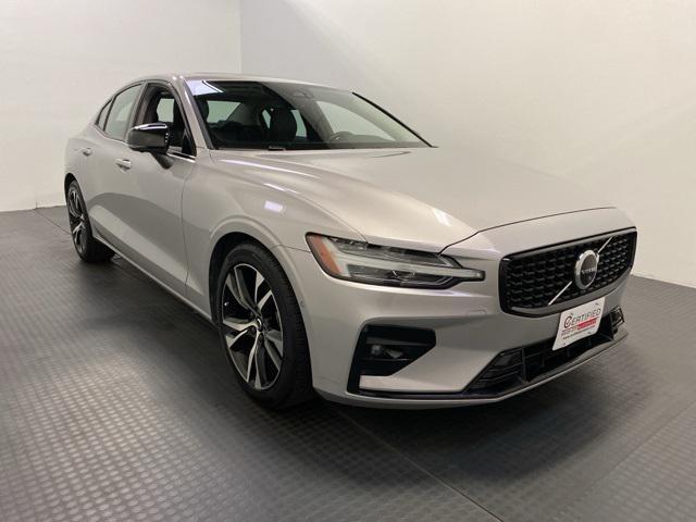 2024 volvo s60 b5 plus dark theme