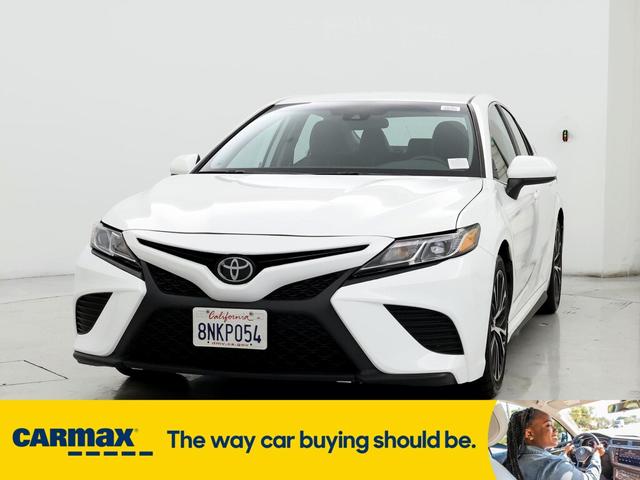 2020 toyota camry se