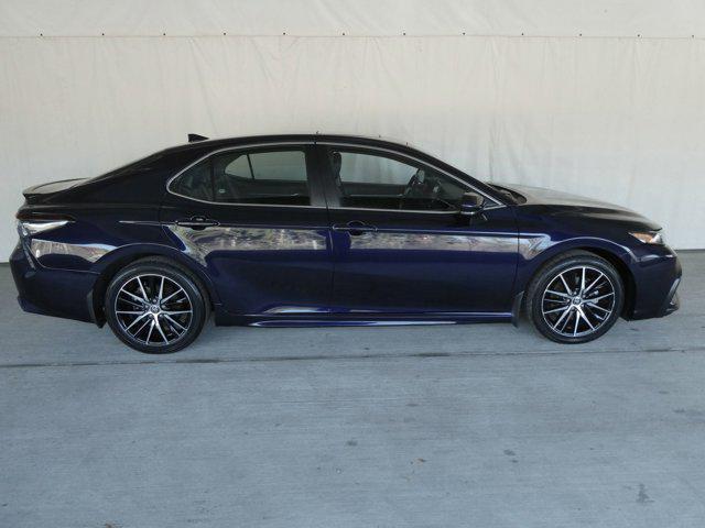 2022 toyota camry se