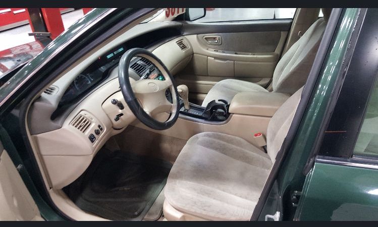 2001 toyota avalon xl in illinois by owner