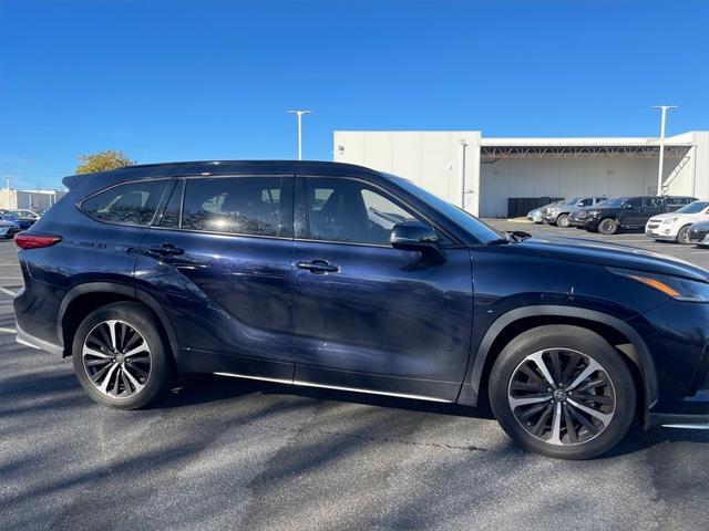 2022 toyota highlander xse