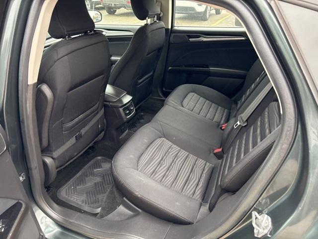 2016 ford fusion se