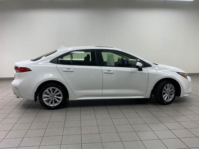 2023 toyota corolla hybrid le
