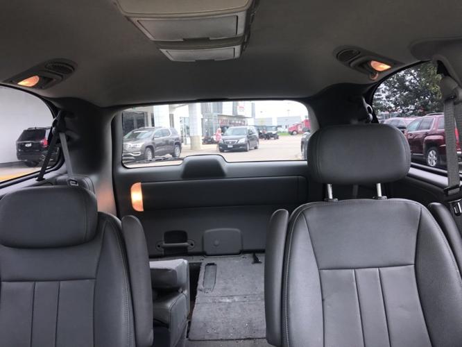 used 2006 chrysler town & country touring mankato, mn 56001 for sale in mankato, minnesota