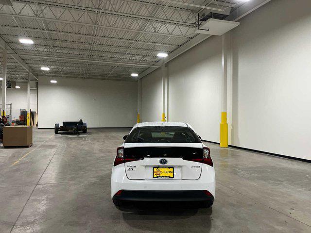 2021 toyota prius le