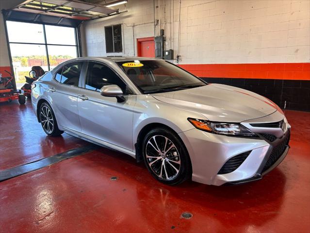 2019 toyota camry se
