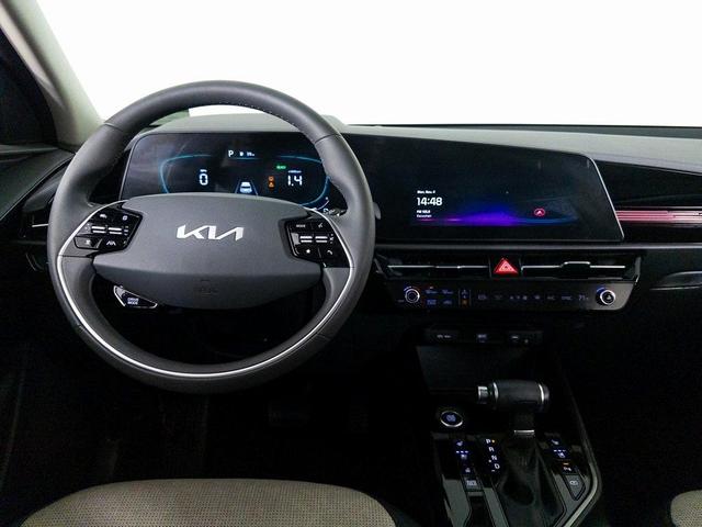 2023 kia niro sx