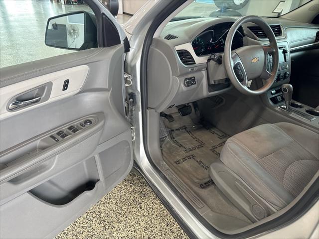 2017 chevrolet traverse ls