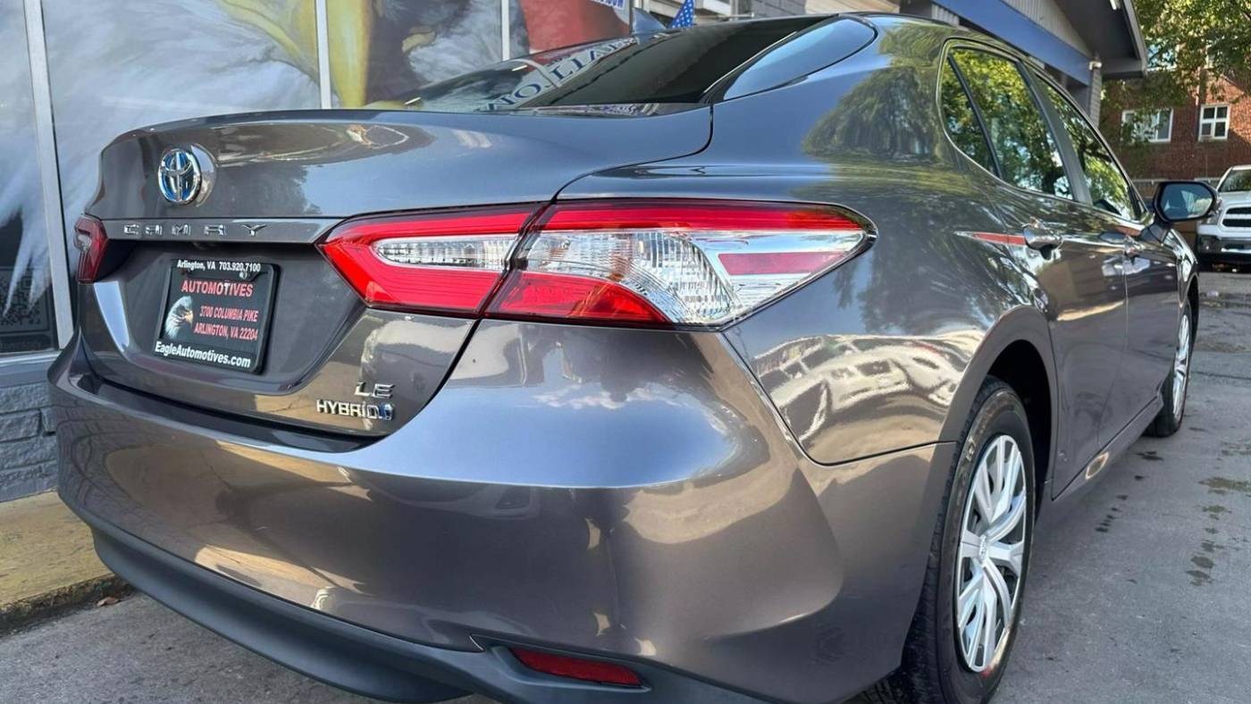 2020 toyota camry hybrid le