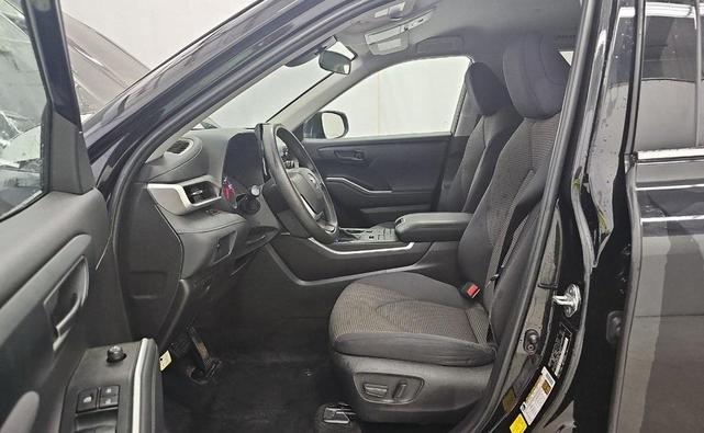 2022 toyota highlander l
