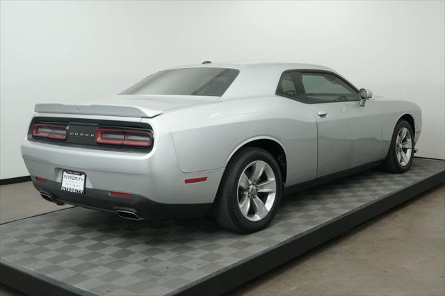 2020 dodge challenger sxt