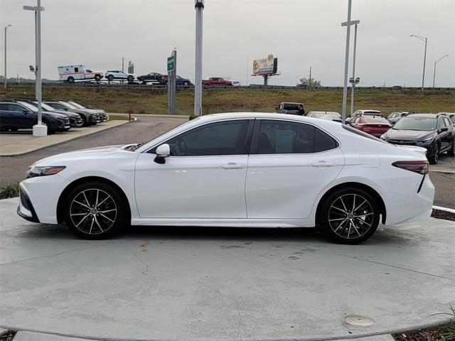 2021 toyota camry se